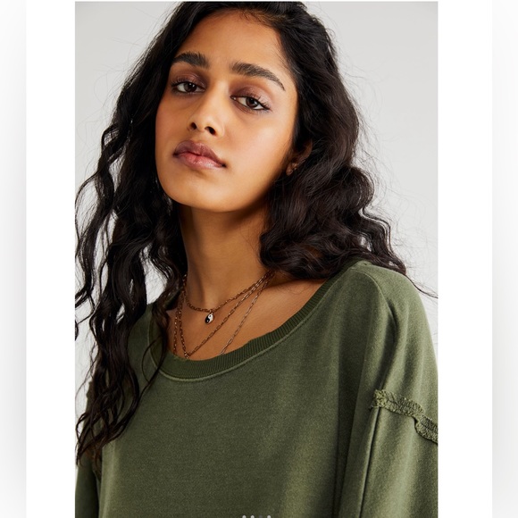 HOST PICK ❣️💚NWOT FREE PEOPLE CAMDEN SWEATSHIRT - Picture 3 of 10
